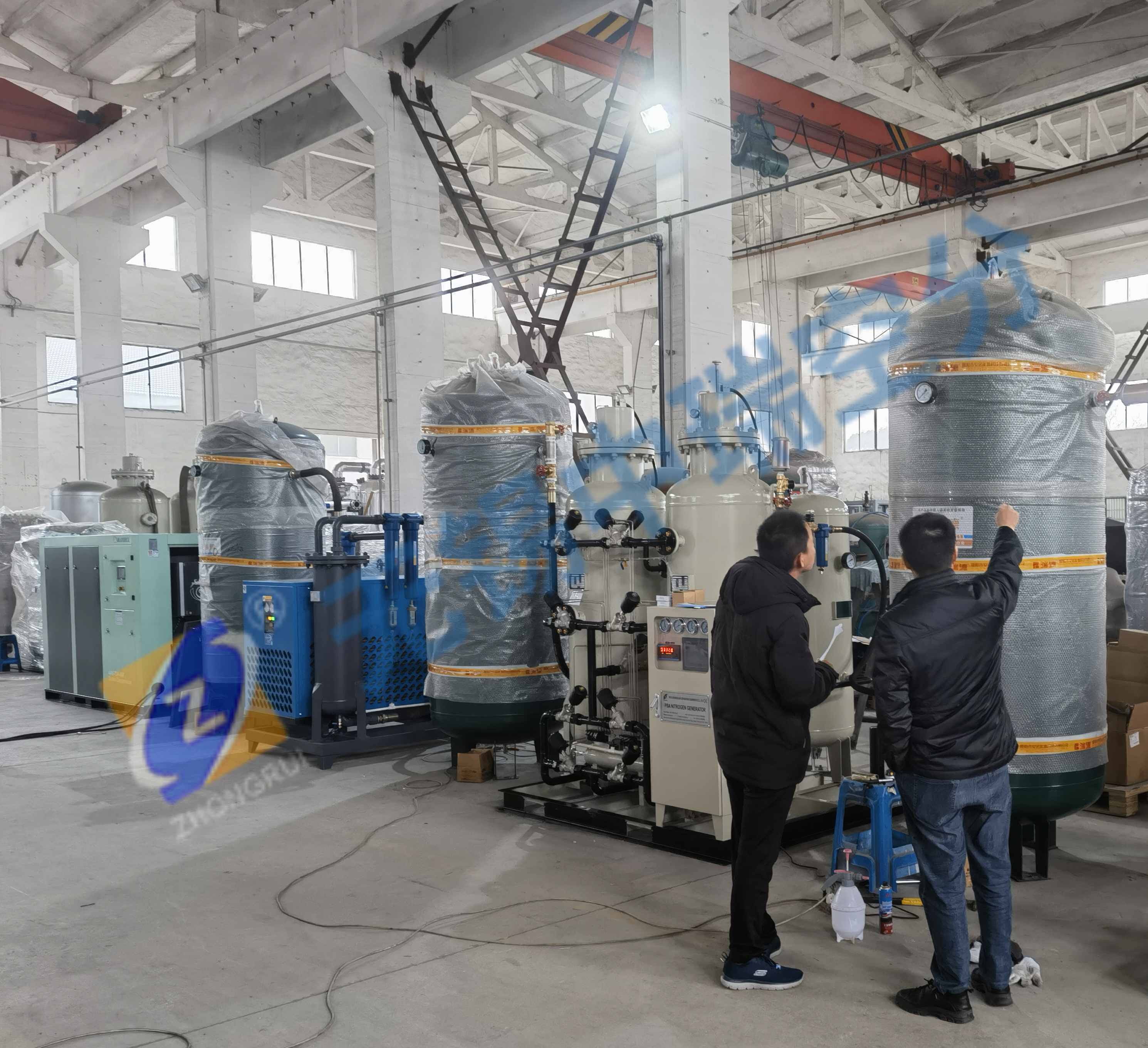 整套高純度制氮機(jī)發(fā)貨前，客戶來工廠實(shí)地驗(yàn)貨及學(xué)習(xí)，無錫中瑞空分全力提供優(yōu)良服務(wù)